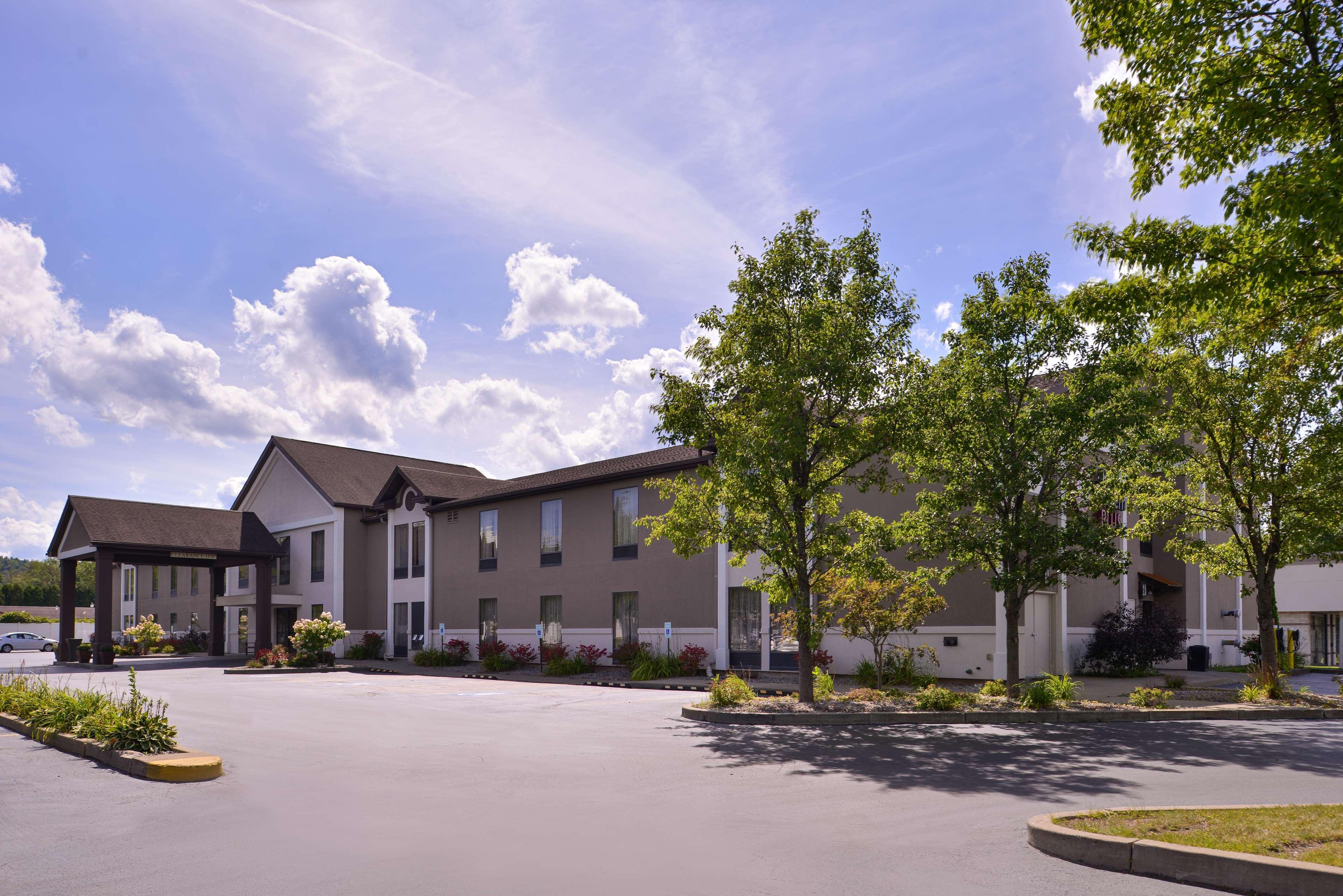 Best Western Plus University Inn Olean Esterno foto