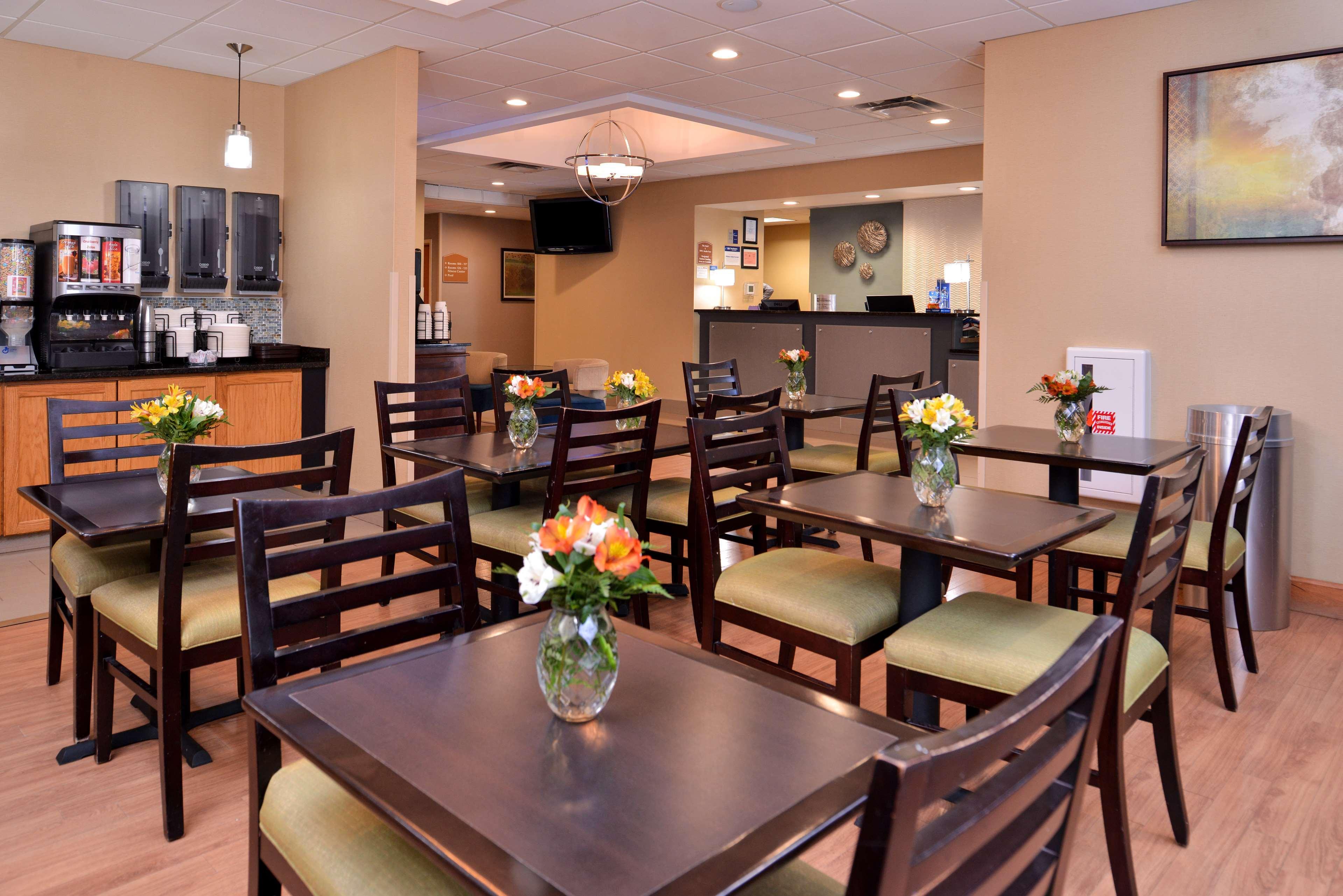 Best Western Plus University Inn Olean Esterno foto