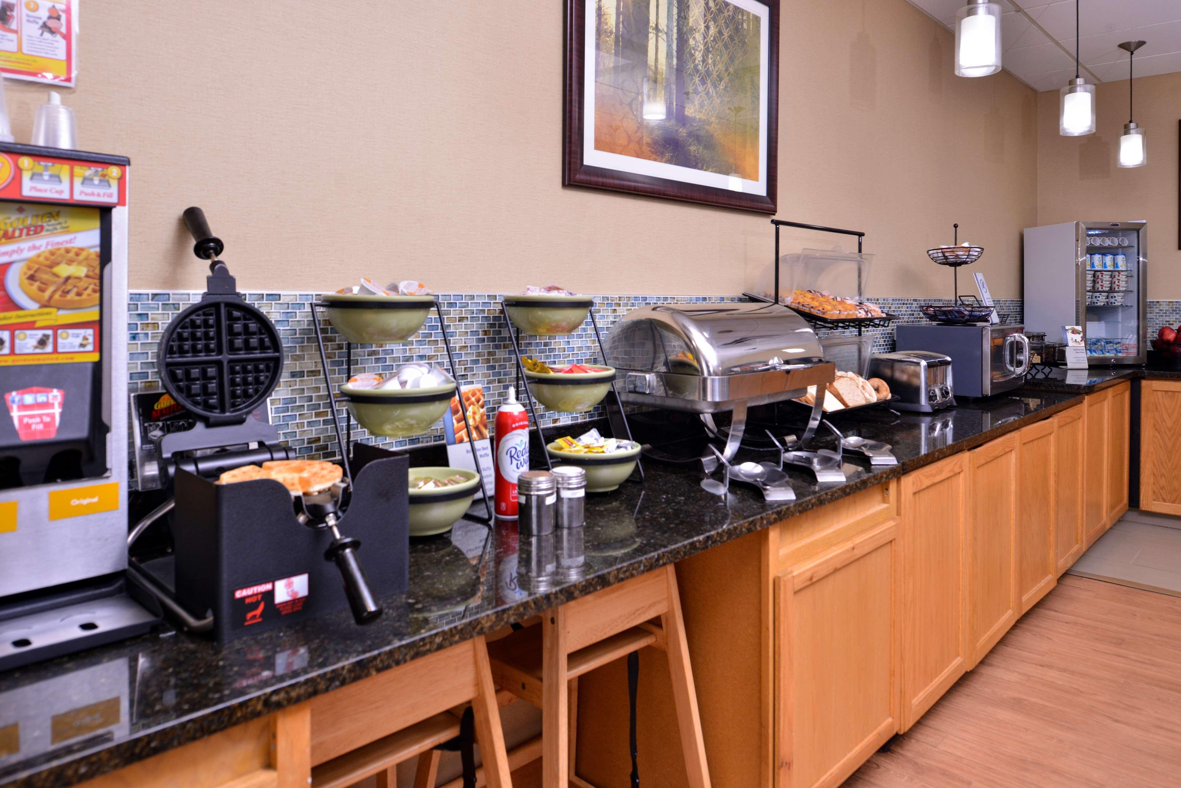 Best Western Plus University Inn Olean Esterno foto
