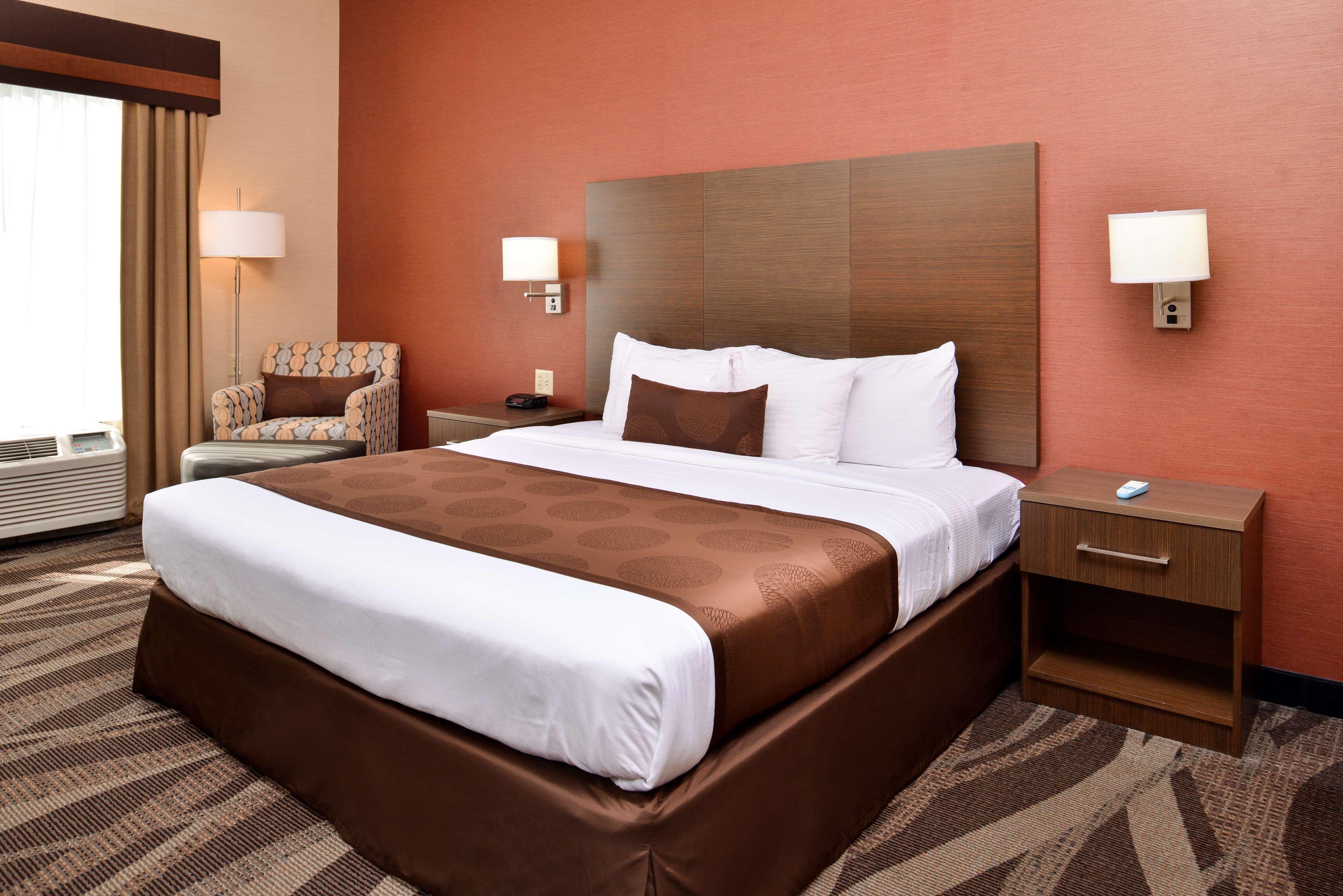 Best Western Plus University Inn Olean Esterno foto